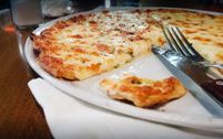Hotel Los Romeros pizza jamón y queso